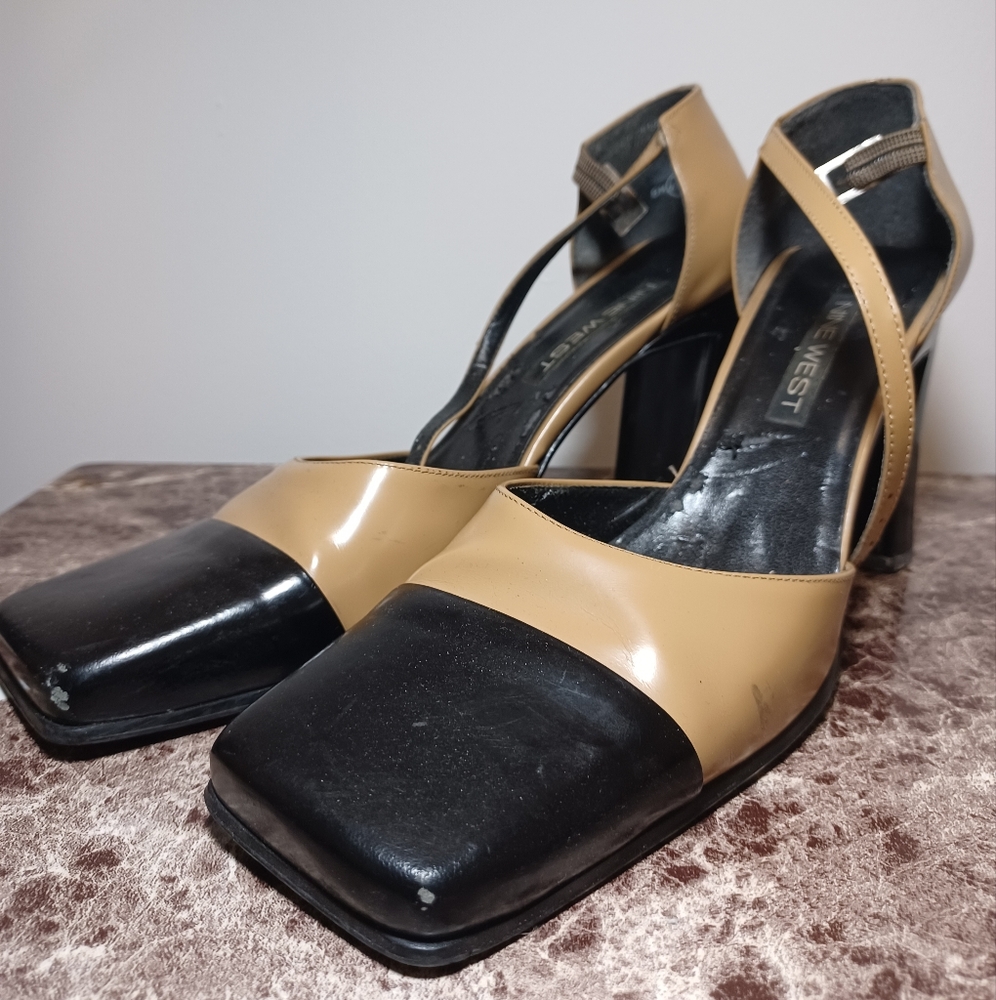Nine West Women's Black and Tan Heels